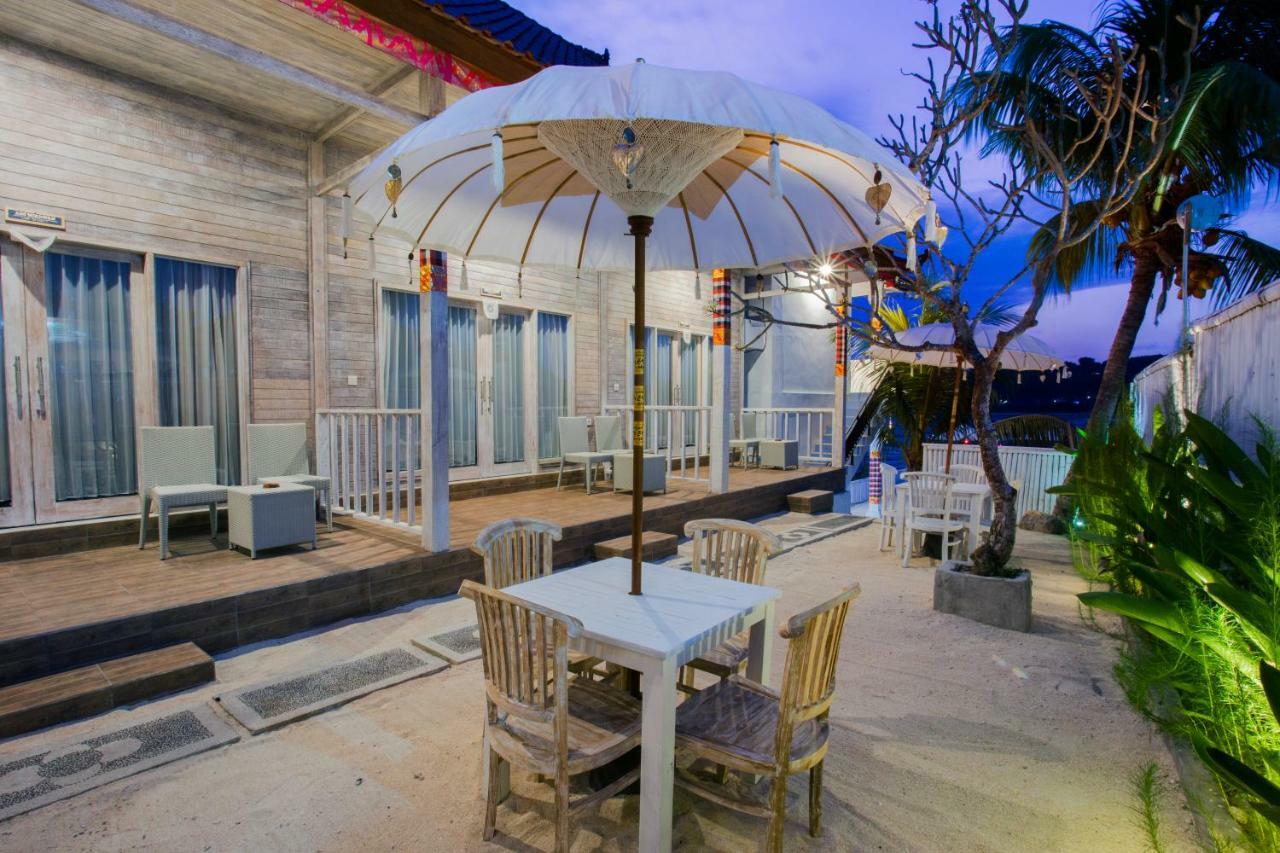 The Waterfront Beach House Nusa Lembongan  Exterior photo
